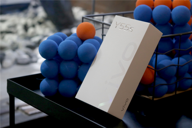配6000mAh大容量电池，vivo Y55s无忧体验-图片2