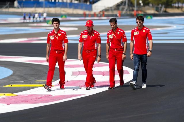 F1赛车手视线那么低,车速又那么快,他们是如何判断弯道的?-图片3