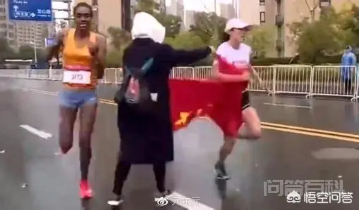 “马拉松”国旗事件到底是谁对国旗不敬?