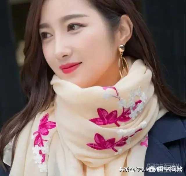 恋爱中女方出现了小情绪,该怎样解决?还是找红娘帮忙?-图片1