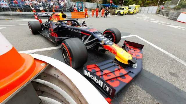 F1赛车手视线那么低,车速又那么快,他们是如何判断弯道的?-图片1