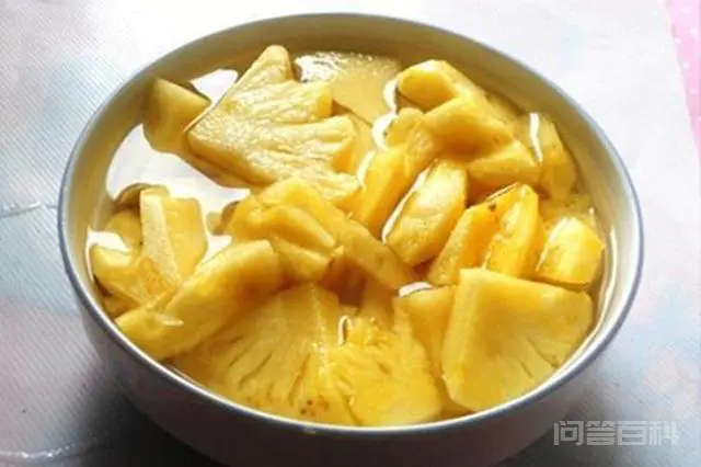 为什么吃菠萝要用盐水泡?-图片1