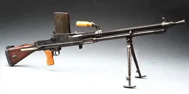 二战时期最先进的武器装备是什么?-图片1