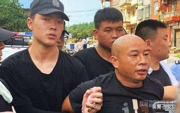 江西杀3人嫌犯曾春亮落网时,警方抓捕时为何扒掉他的裤子?-图片1