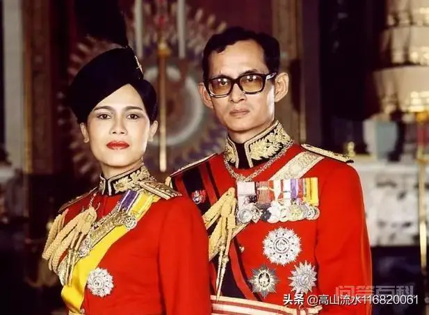 泰国国王近日公开纳妃,泰国国王有多少妃子,泰国是一夫一妻制吗?-图片1