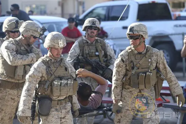 美军战术代号太多你都懂吗?大兵抬担架运送平民这是啥课目?-图片1
