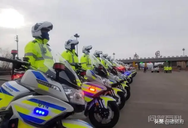 骑警驾驶的摩托车是什么品牌的?-图片1