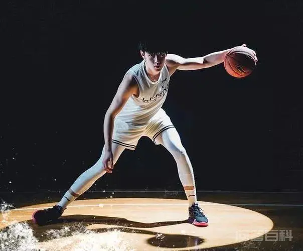 周琦曾凡博成李宁旗下代言人!新装备征战NBL,胡明轩怎么看?-图片2