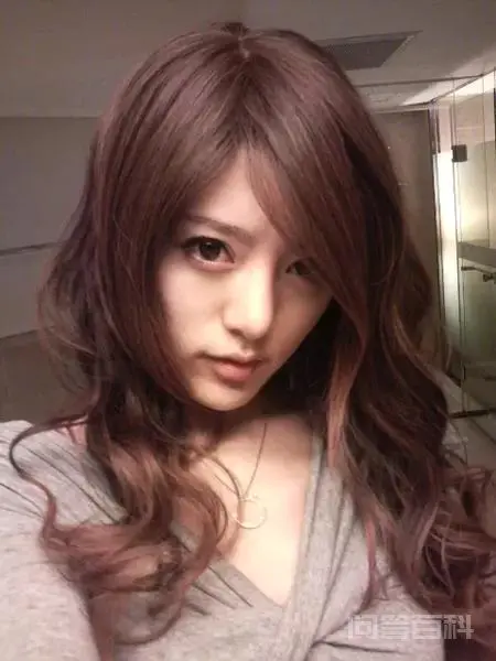 在日本是巨星级的藏族女歌手阿兰·达瓦卓玛唱功颜值都在线,为什么在中国火不起来?-图片3