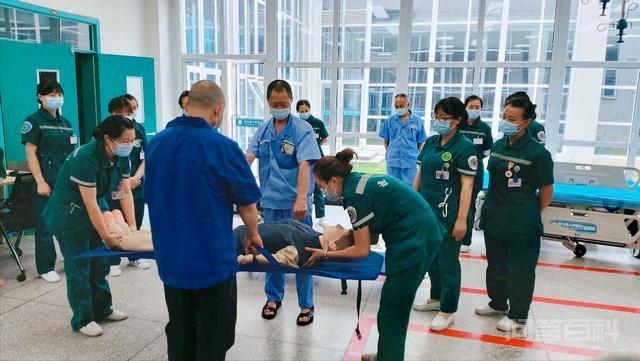 抬担架还有讲究？-图片4