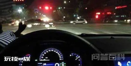 在高速上到底该不该开远光灯?按交规会车时才不能开远光灯?-图片2