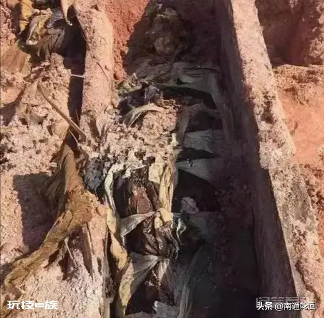 江西挖出明代古墓,为什么棺内女尸能保持完好还流出清水?-图片2