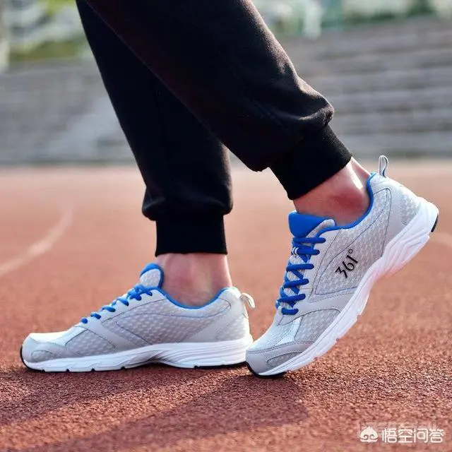 为什么有的人穿41号的跑鞋刚刚合适,而用41的篮球鞋却要大很多?-图片1