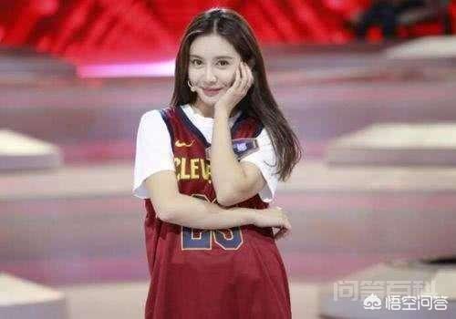 为什么都说美娜是腾讯NBA第一美女,小七和她比究竟谁更漂亮一些?-图片6