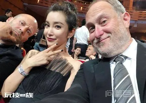 袁立继续怒怼李冰冰,晒出李冰冰昔日“丑照”,暗讽其曾经整容了-图片1