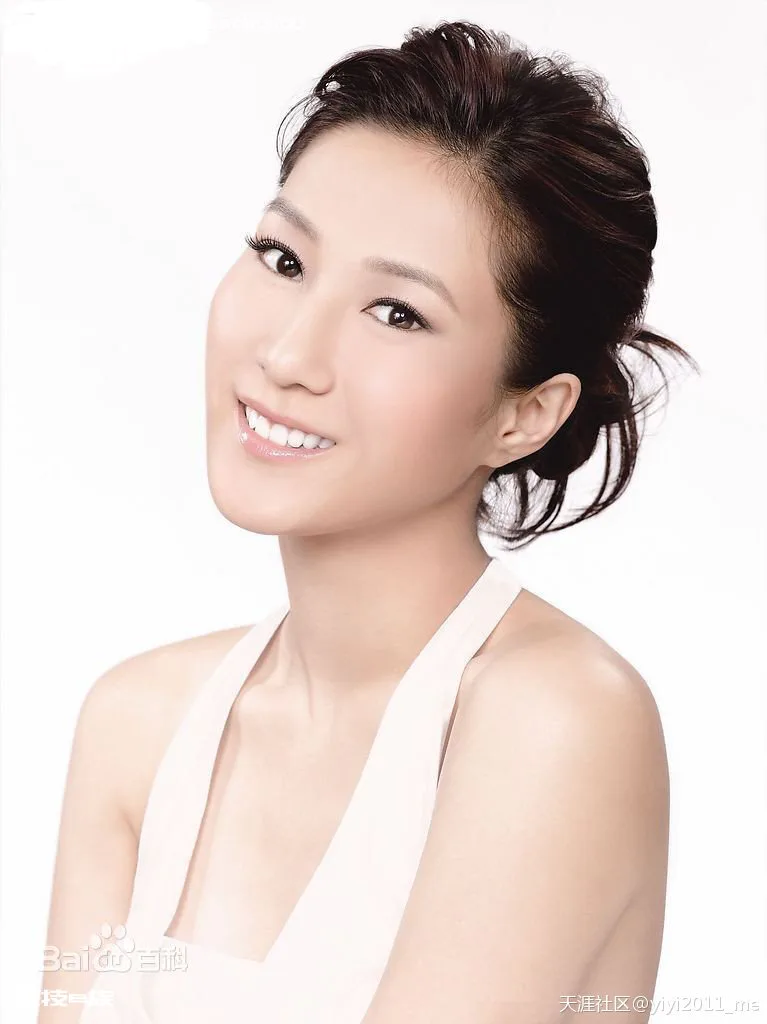 钟嘉欣晒挺孕肚田园美照 疑否认二胎生子消息