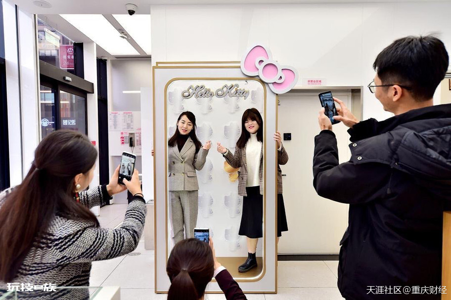 全国首家招行Hello Kitty小金卡网红打卡网点亮相山城重庆-图片3