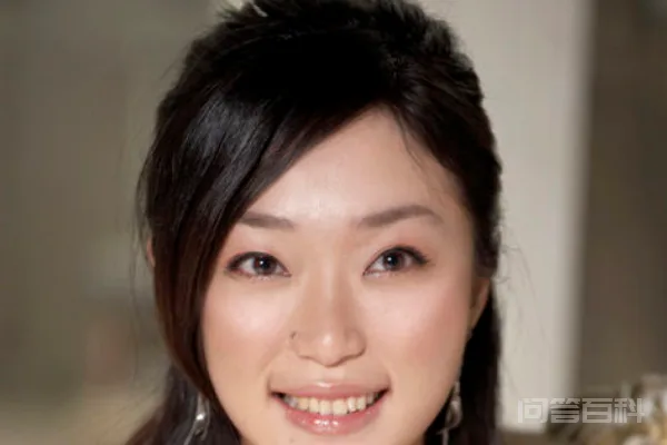 四月的小说作品有什么?