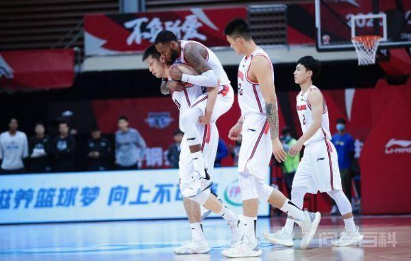 京粤2队4次结怨,肆玖城指什么?王骁辉弄伤威姆斯,为何不道歉?-图片1