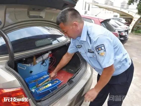 浙江辅警寒冬深夜跳水5分钟连救5人,隐瞒不报,省政府:授一等功-图片2