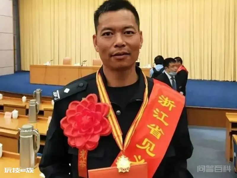 浙江辅警寒冬深夜跳水5分钟连救5人,隐瞒不报,省政府:授一等功-图片1