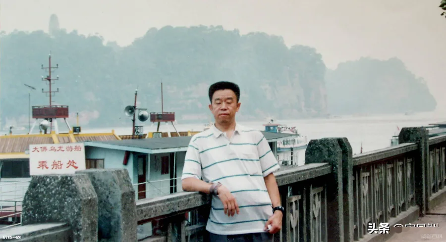怎样理解:天行健,君子以自强不息;地势坤,君子以厚德载物-图片1