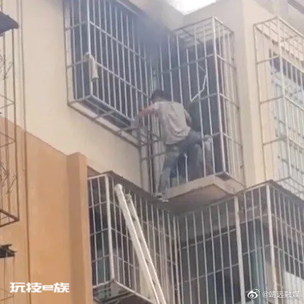 好样的!90后工人遇火灾徒手爬6楼救下两名幼童-图片1