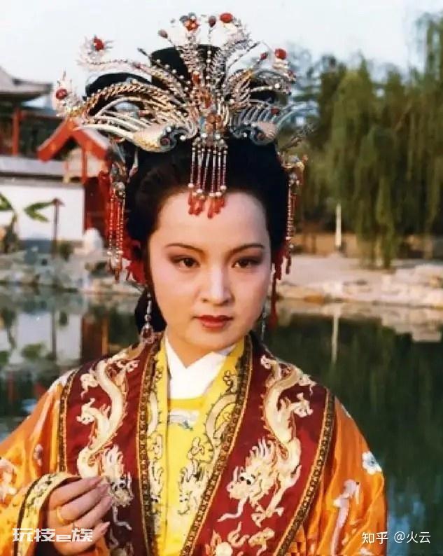 监禁中被人用弓绞杀,贾元春死时惨状,被作者用16字写尽-图片1