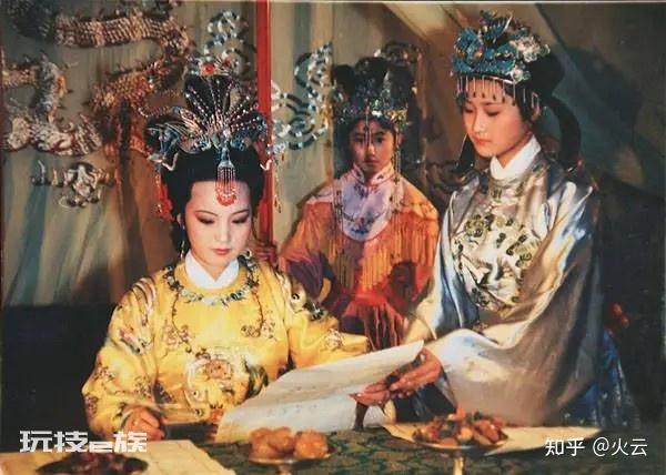 监禁中被人用弓绞杀,贾元春死时惨状,被作者用16字写尽-图片2