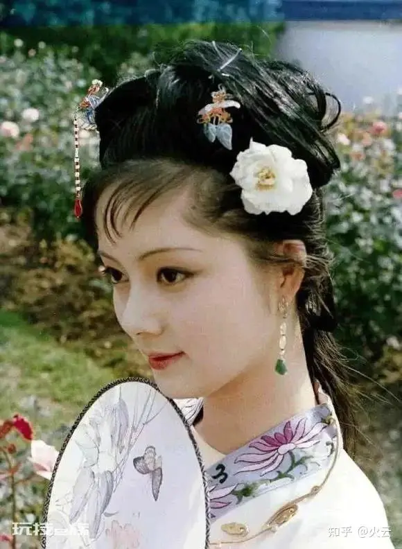 监禁中被人用弓绞杀,贾元春死时惨状,被作者用16字写尽-图片4