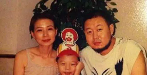 歌手火风3孩子太优秀,从小背四书五经,小儿子文采超群拿国奖-图片2
