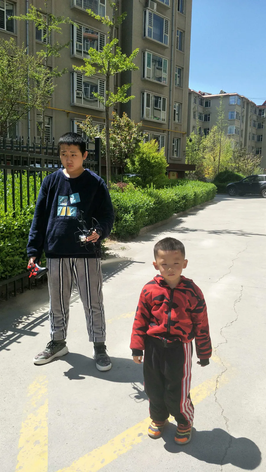 宇宙大叔:16个侄子组团过暑假,一天吃16斤米饭,大叔没有爱-图片1