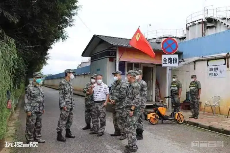大理军分区政委李加林看望慰问祥云支援德宏疫情防控民兵-图片3
