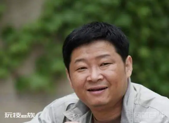 饰演太监走红,后娶小15岁模特娇妻,为儿子成农夫,今成人生赢家-图片2