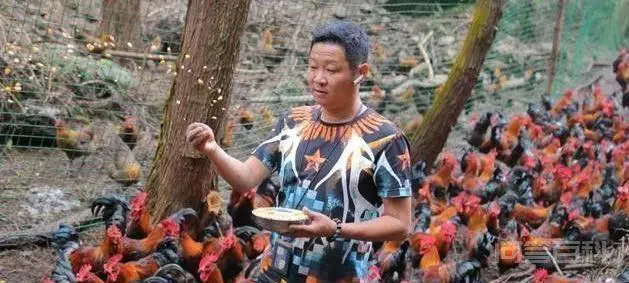饰演太监走红,后娶小15岁模特娇妻,为儿子成农夫,今成人生赢家-图片8