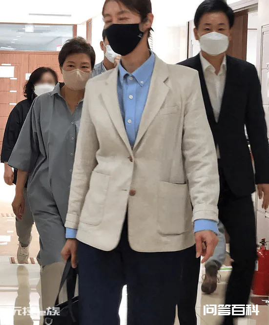 朴槿惠出门投票,贴身保镖先探路