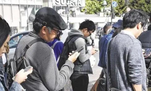 银发“低头族”,老年人碰到的新问题-图片3