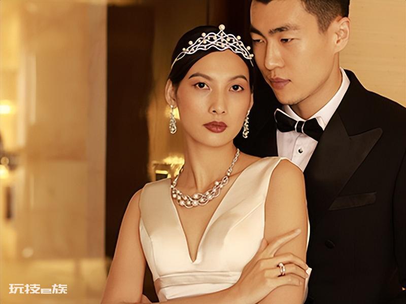 已婚戒指应该戴在哪个手指女（结婚戒指女方戴哪只手）-图片3