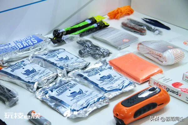 应急包里面装什么东西(家中必备的灾难用品包有什么物品)-图片12