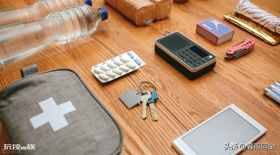 应急包里面装什么东西(家中必备的灾难用品包有什么物品)-图片13