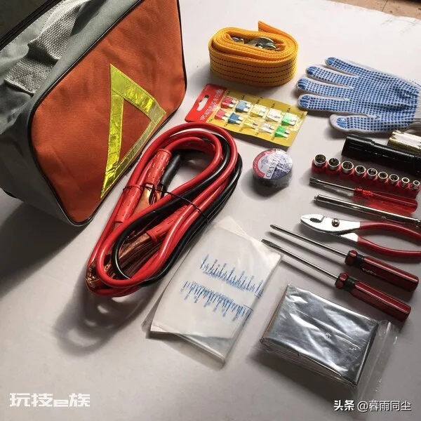 应急包里面装什么东西(家中必备的灾难用品包有什么物品)-图片19