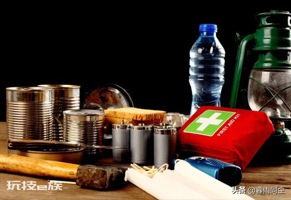 应急包里面装什么东西(家中必备的灾难用品包有什么物品)-图片23