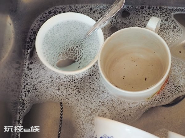 茶渍什么方法最有效去除（茶杯不易残留茶垢的清洗妙招）-图片2