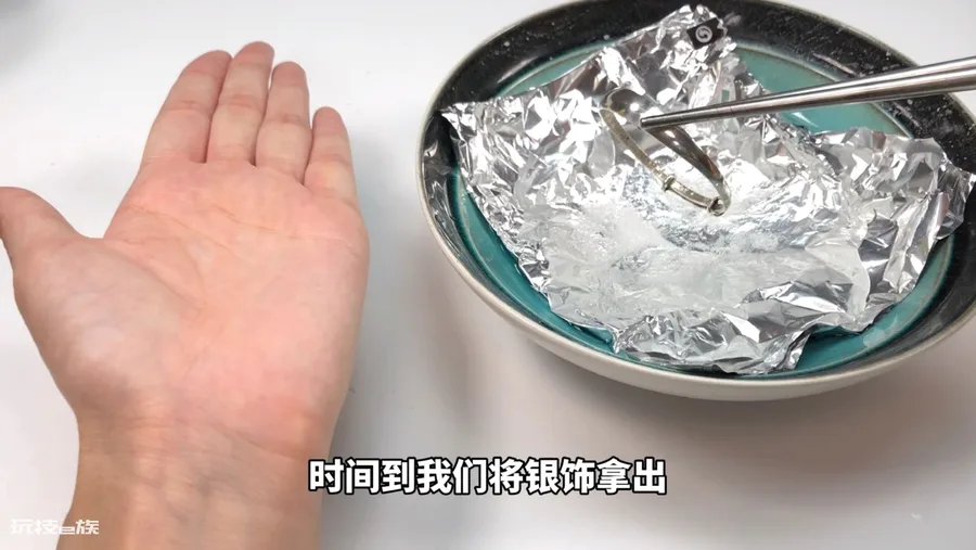 银首饰怎么清洗能变亮一点(用什么清洗银饰品才会更亮)-图片7