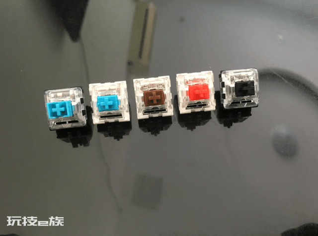 键盘的青轴红轴黑轴茶轴有什么区别（四种颜色机械键盘区别）-图片6