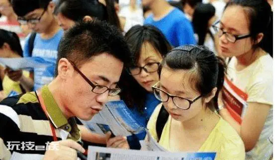 一到学校就抑郁回家就好了(抑郁症孩子在家里好好的怎么办)-图片4