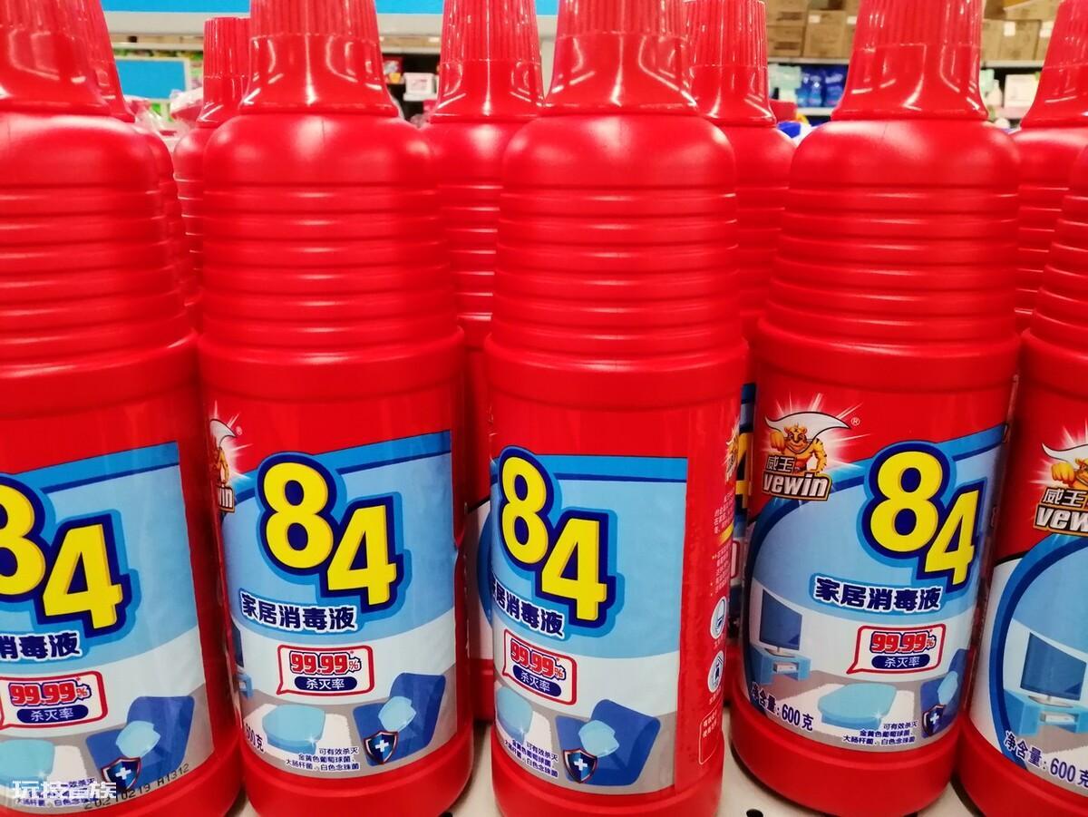 厕所里的小黑虫怎么清除(卫生间出现黑色小虫的消灭小窍门)-图片4