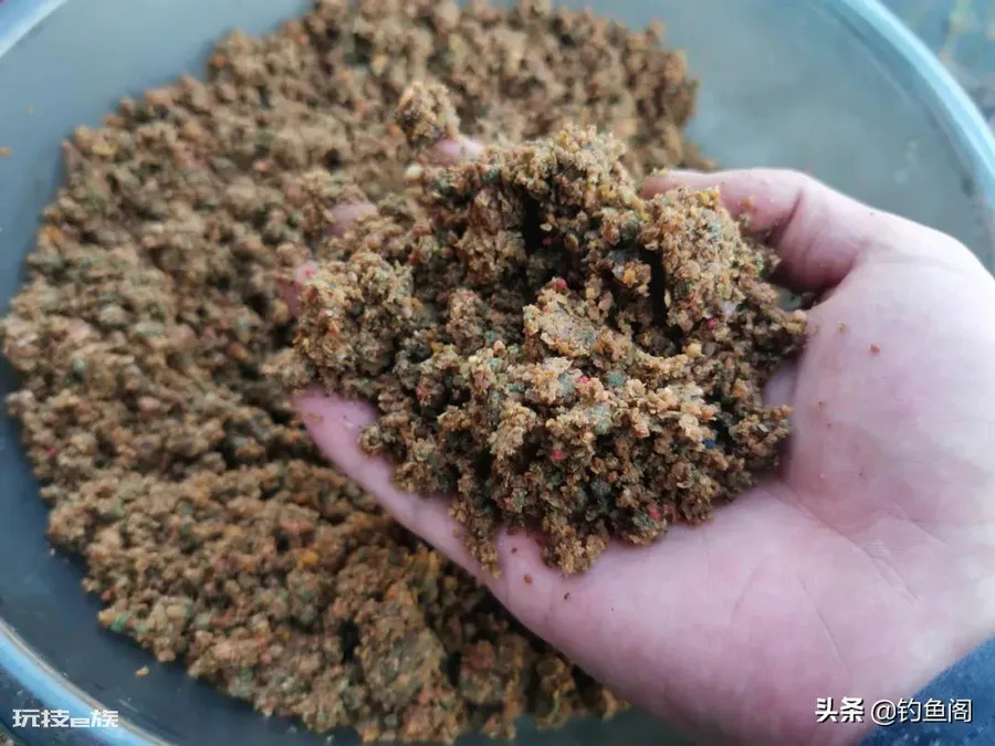 钓鱼界诱鱼最快的饵料(野钓什么窝料配方东西诱鱼最快)-图片1