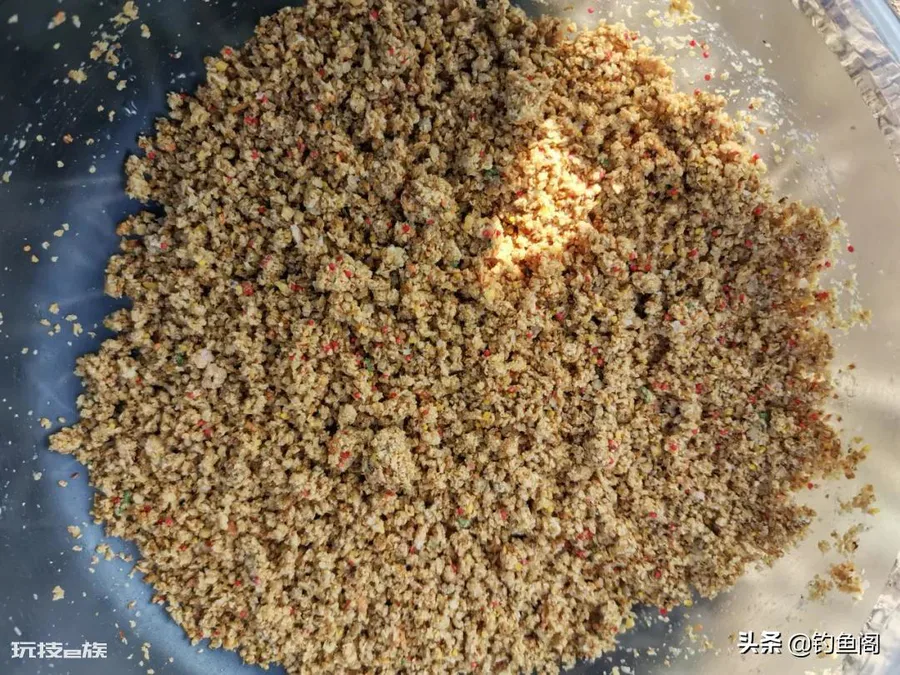 钓鱼界诱鱼最快的饵料(野钓什么窝料配方东西诱鱼最快)-图片3
