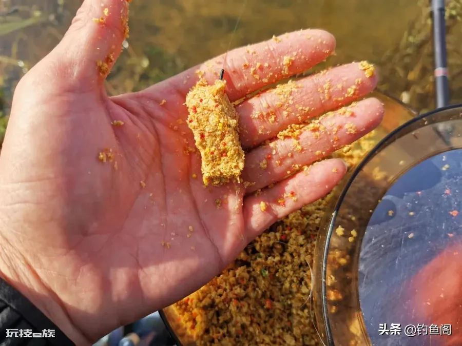 钓鱼界诱鱼最快的饵料(野钓什么窝料配方东西诱鱼最快)-图片4